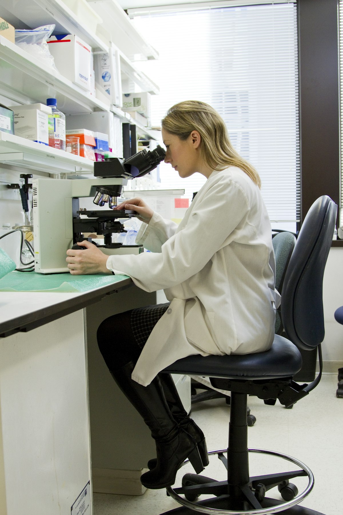 Chemparts application engineer at the bench in a customer's analytical lab